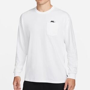 Nike Sportswear Premium Essentials
Men's Long-Sleeve Pocket T-Shirt